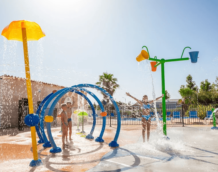 Aire de jeux de l’espace aquatique de Rives des Corbières, camping dans l’Aude