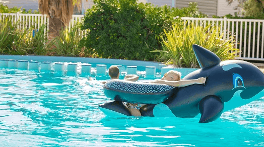 Moment d’amusement pour les enfants à l’espace aquatique