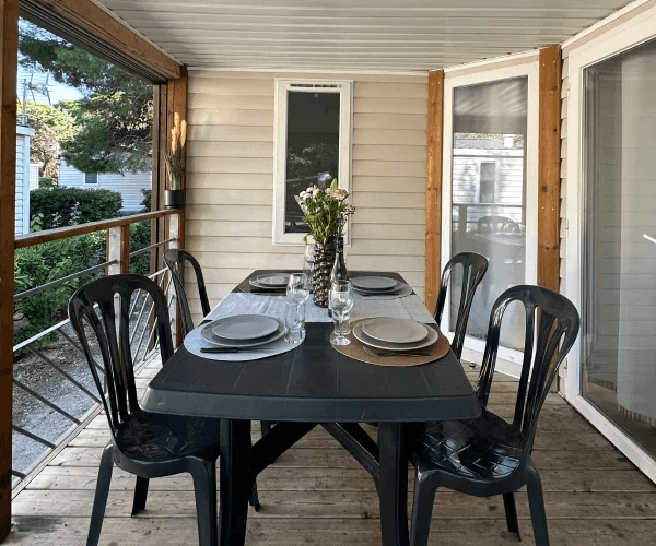 Location Mobil-home Levant dans l’Aude avec terrasse couverte