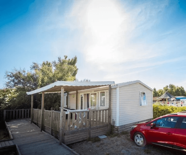 Mobil-home Mistral – PMR avec terrasse couverte en location au camping Rives des Corbières à Port-Leucate dans l’Aude