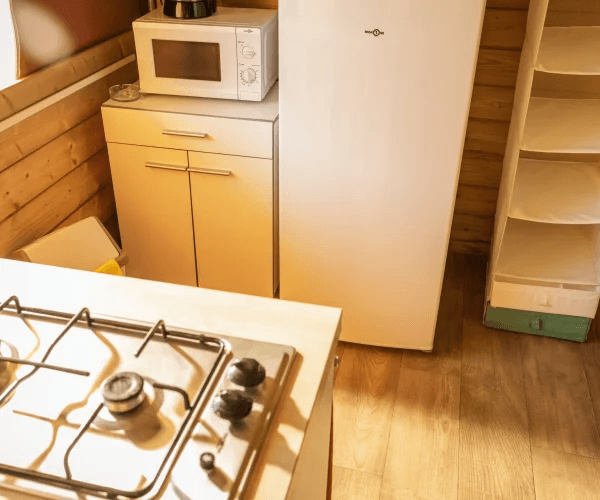 Coin cuisine avec plaque de cuisson